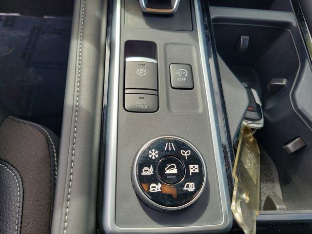 Used 2025 Nissan Pathfinder SL AWD/4WD image 24