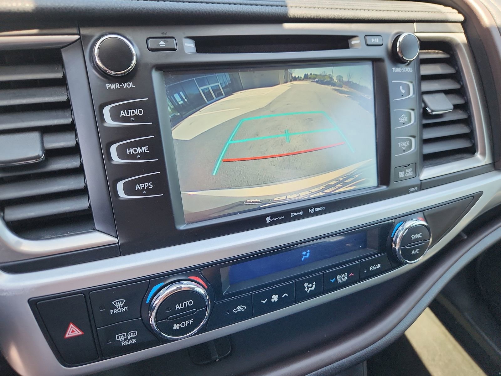 Used 2017 Toyota Highlander XLE w/ Carpet Mat Package image 25