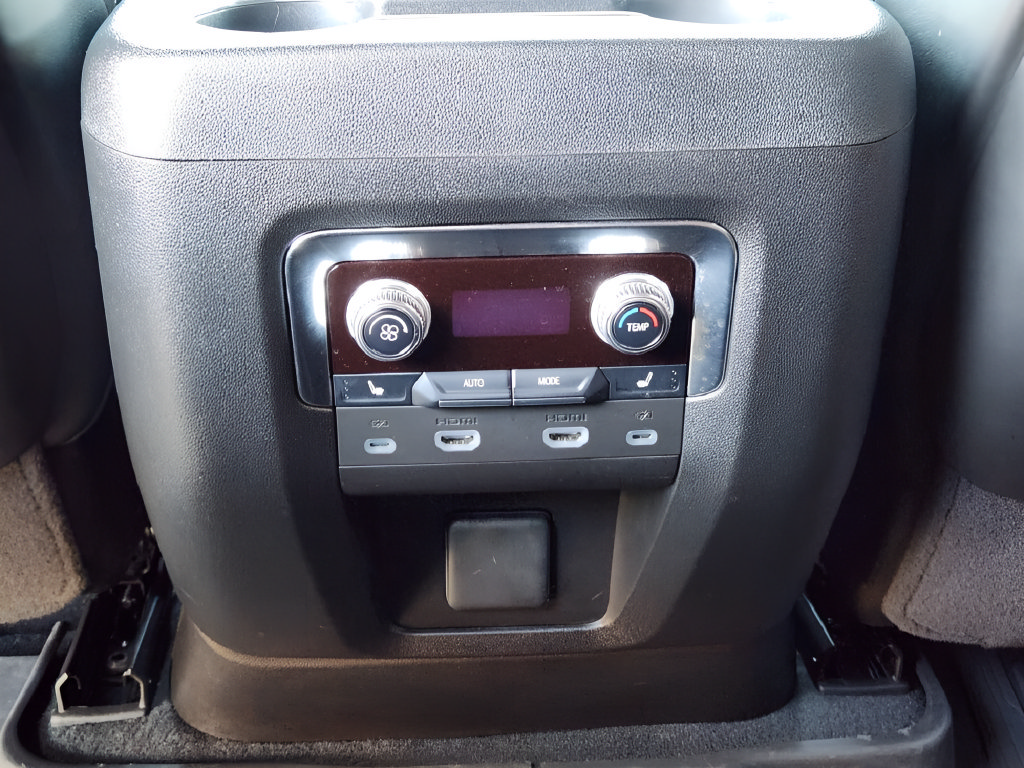 Used 2024 GMC Yukon XL Denali Ultimate AWD/4WD image 29