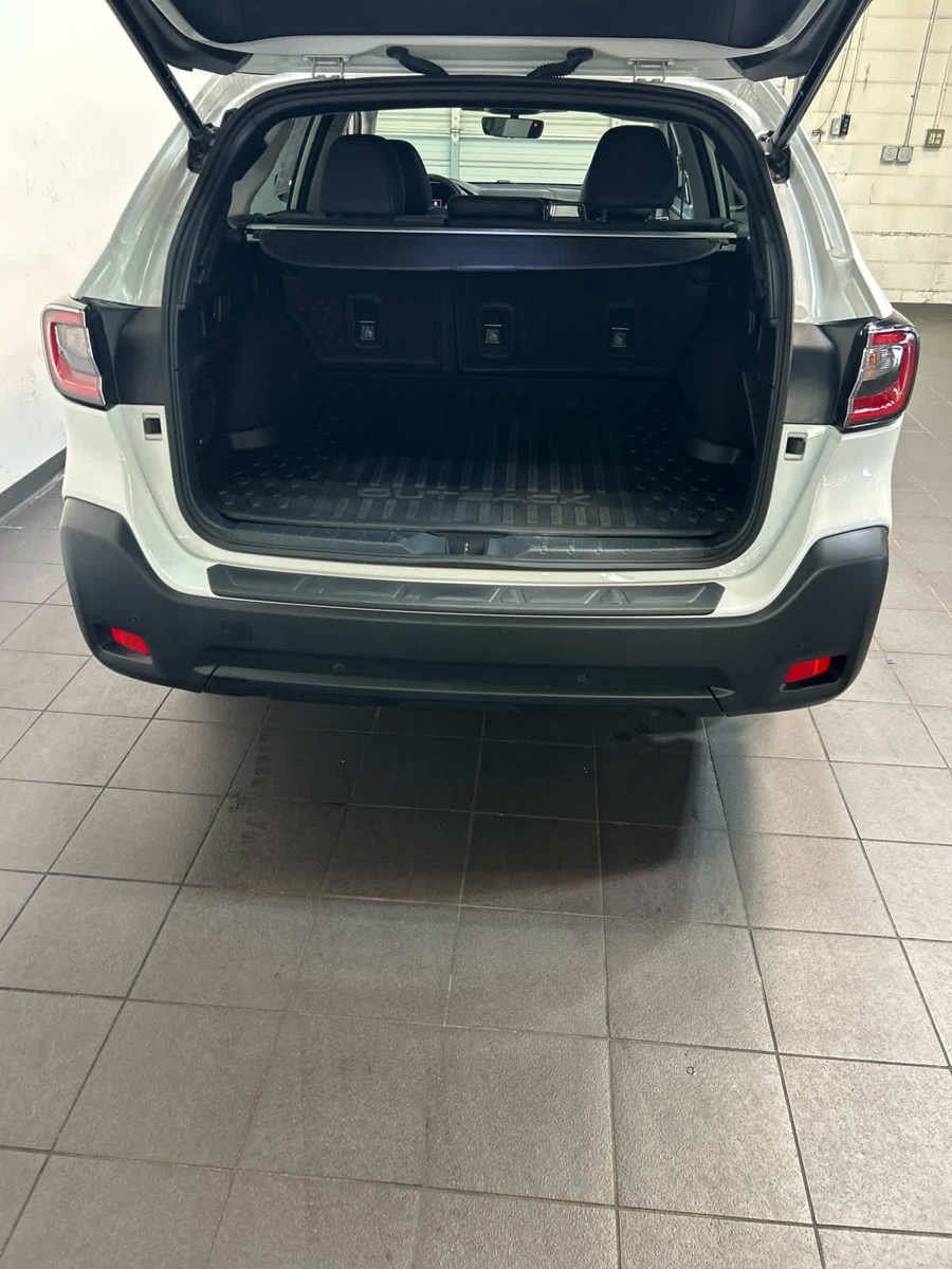 Used 2025 Subaru Outback Onyx Edition AWD/4WD image 11