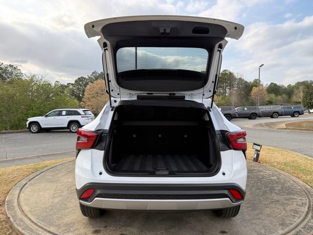 Used 2025 Chevrolet Trax LT FWD image 30