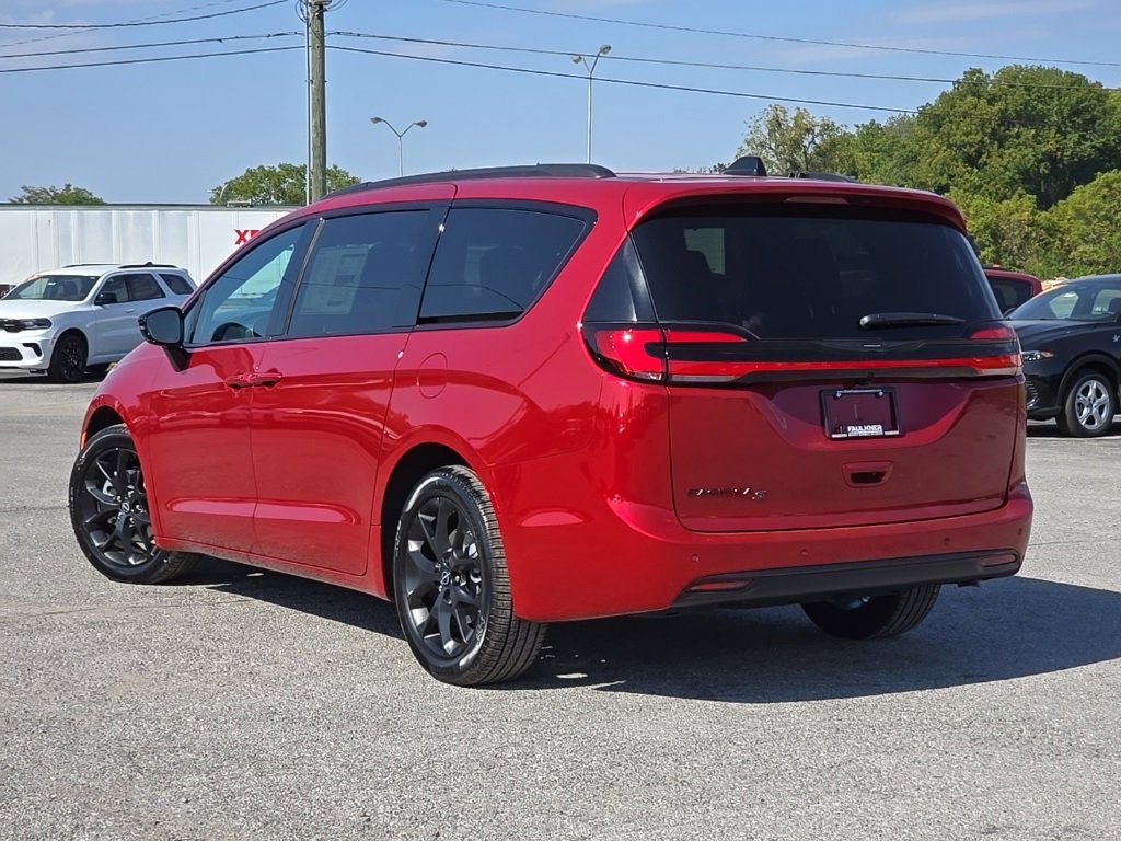New 2026 Chrysler Pacifica Select image 5