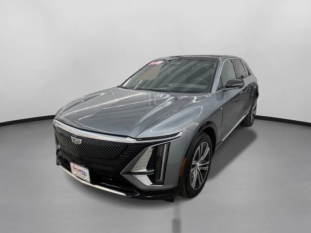 Used 2023 Cadillac Lyriq AWD image 4