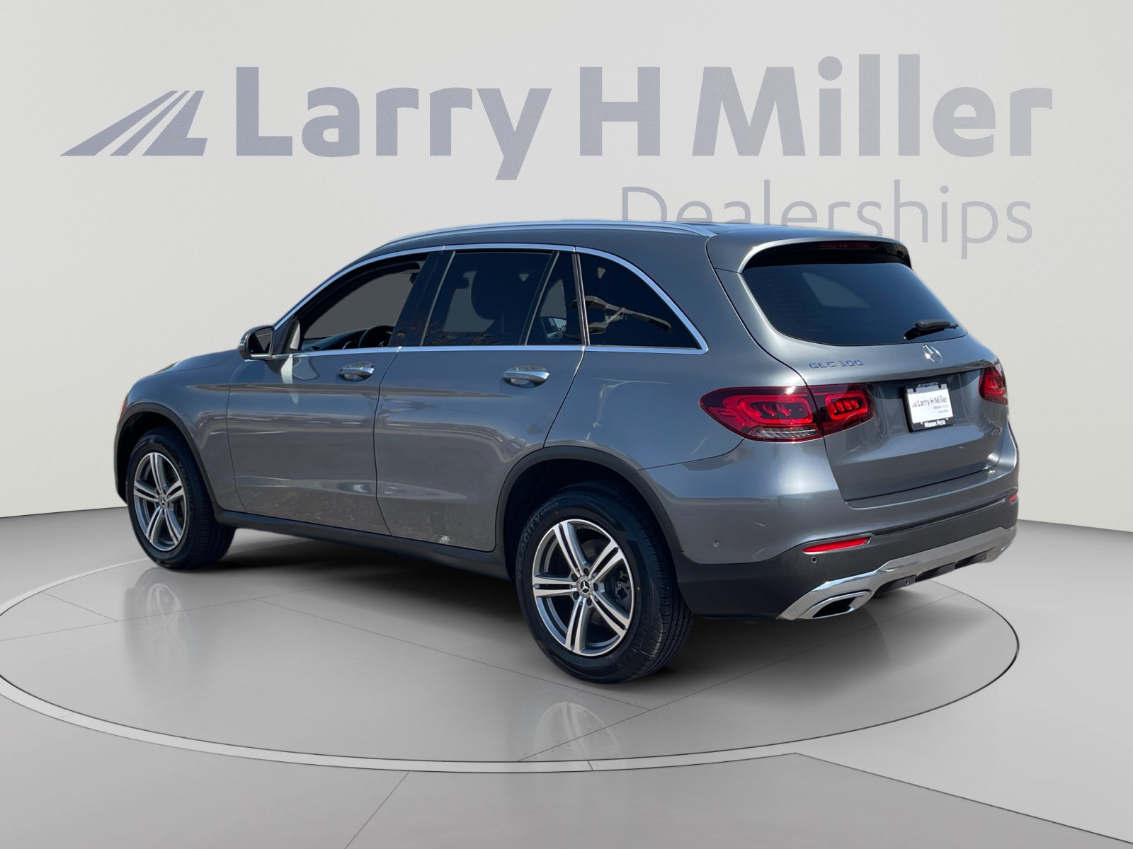 Used 2022 Mercedes-Benz GLC 300 w/ Premium Package Lite image 3