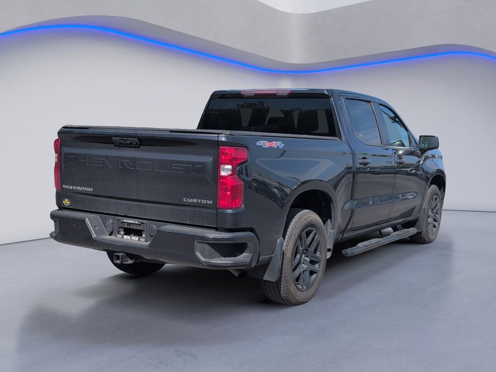 Used 2023 Chevrolet Silverado 1500 Custom image 3