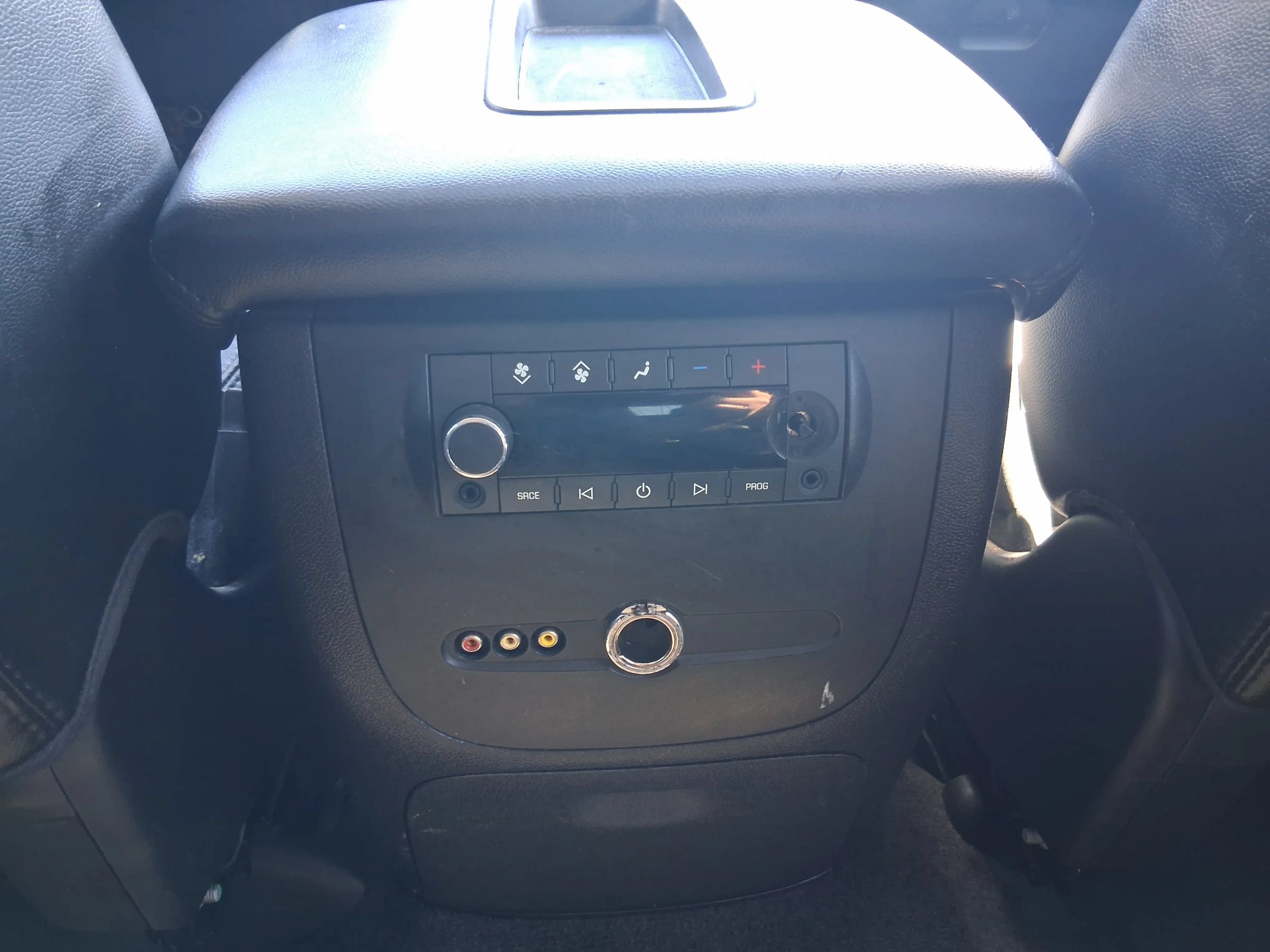 Used 2007 GMC Yukon SLT w/ SLT Preferred Equipment Group AWD/4WD image 17