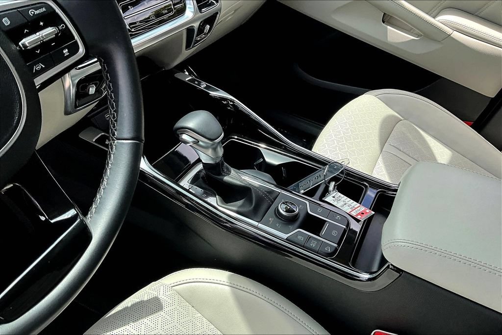 Certified 2023 Kia Sorento SX AWD/4WD image 17