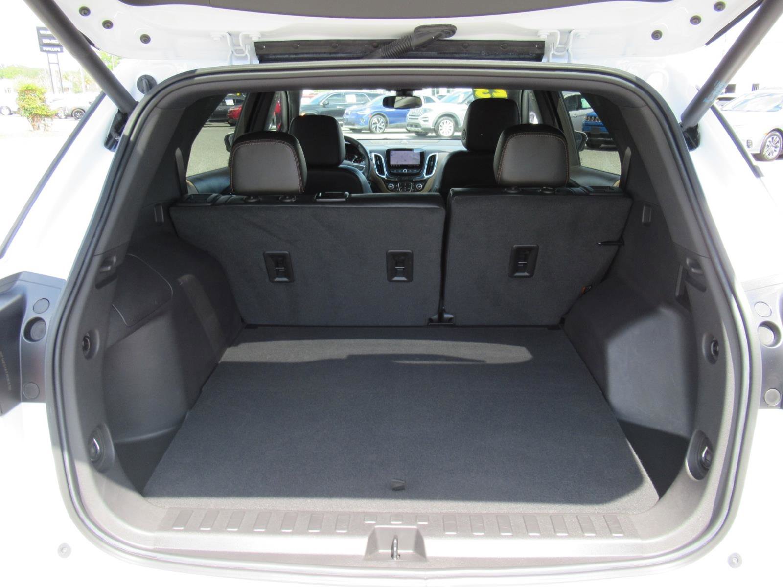 Used 2023 Chevrolet Equinox Premier FWD image 33