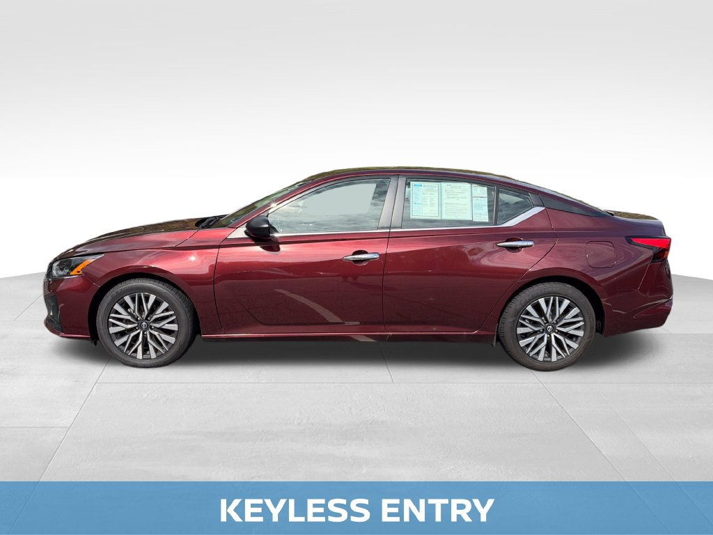 Used 2025 Nissan Altima 2.5 SV FWD image 3