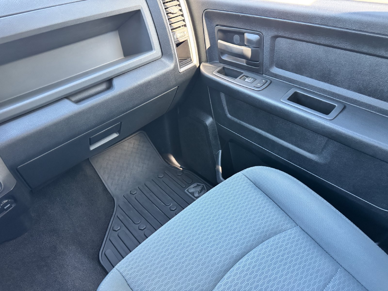 Used 2015 RAM 1500 Express AWD/4WD image 24