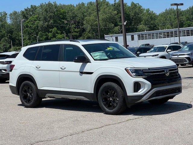 New 2026 Volkswagen Atlas Peak Edition image 2