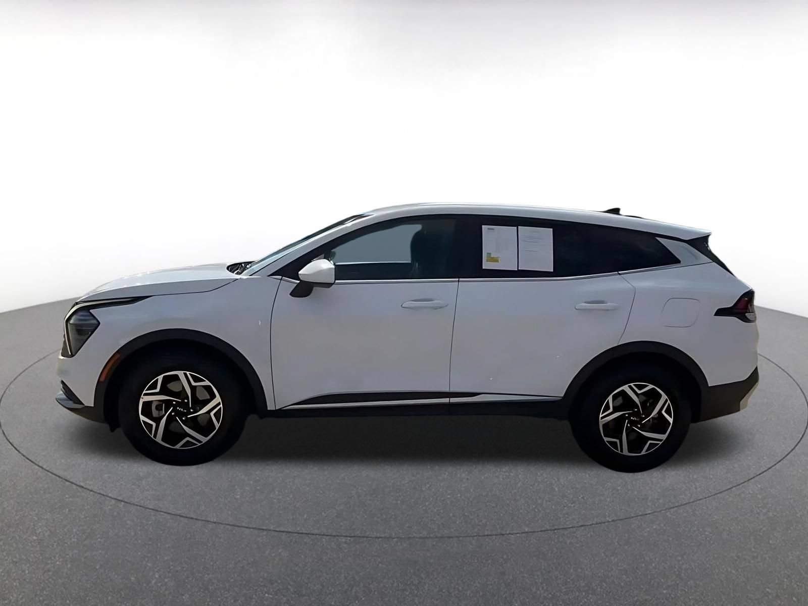 Used 2025 Kia Sportage LX FWD image 8