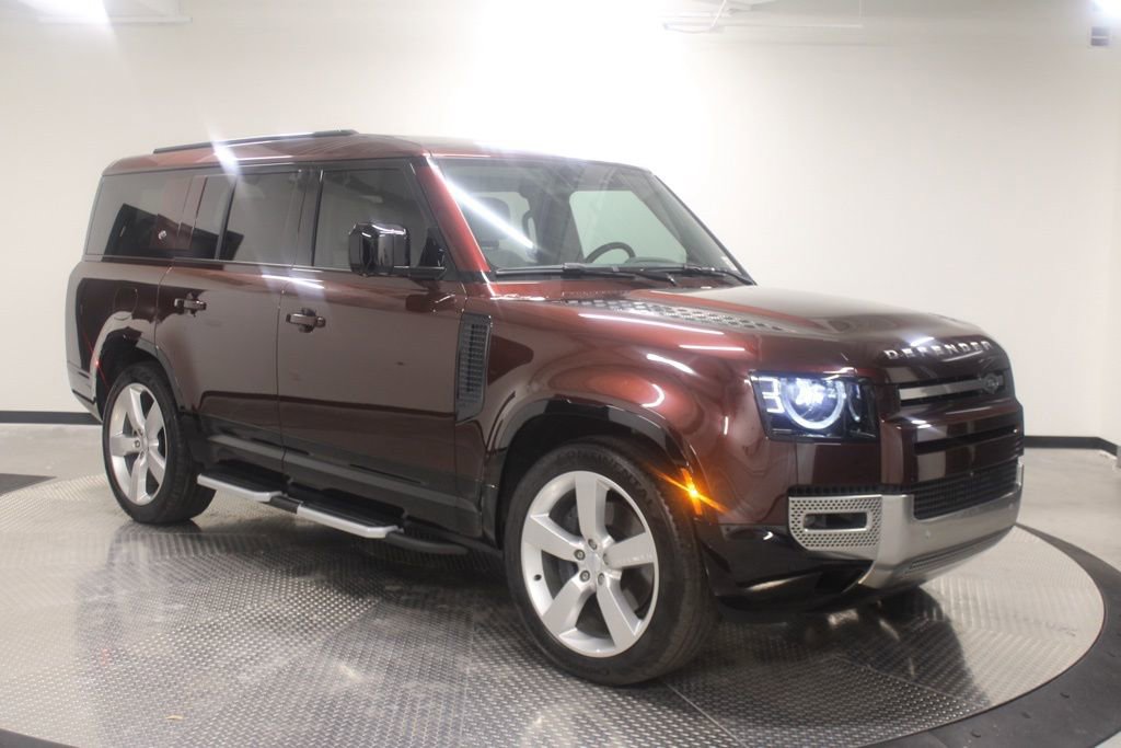 Used 2023 Land Rover Defender 130 SE image 9