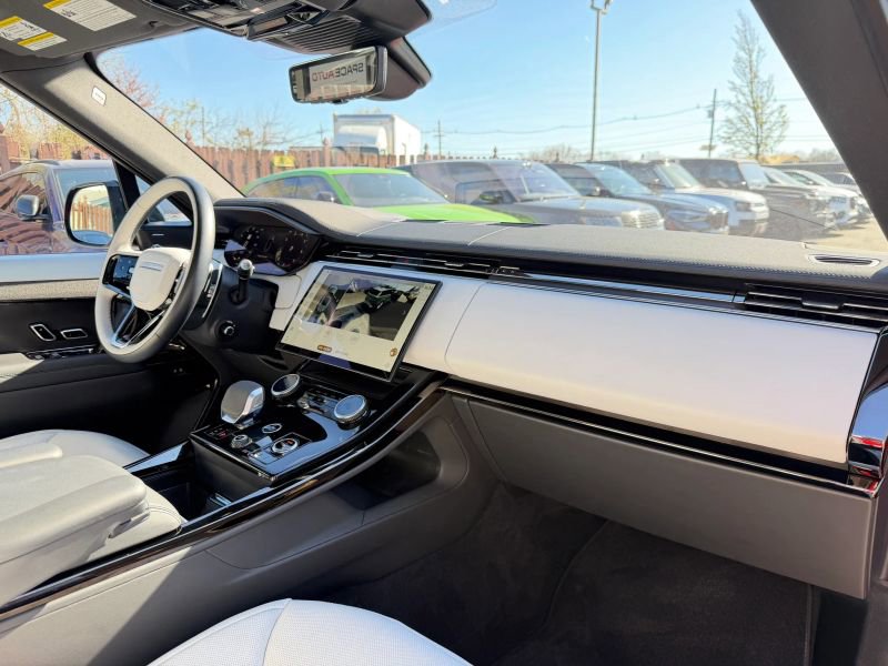 Used 2023 Land Rover Range Rover Sport SE Dynamic image 30
