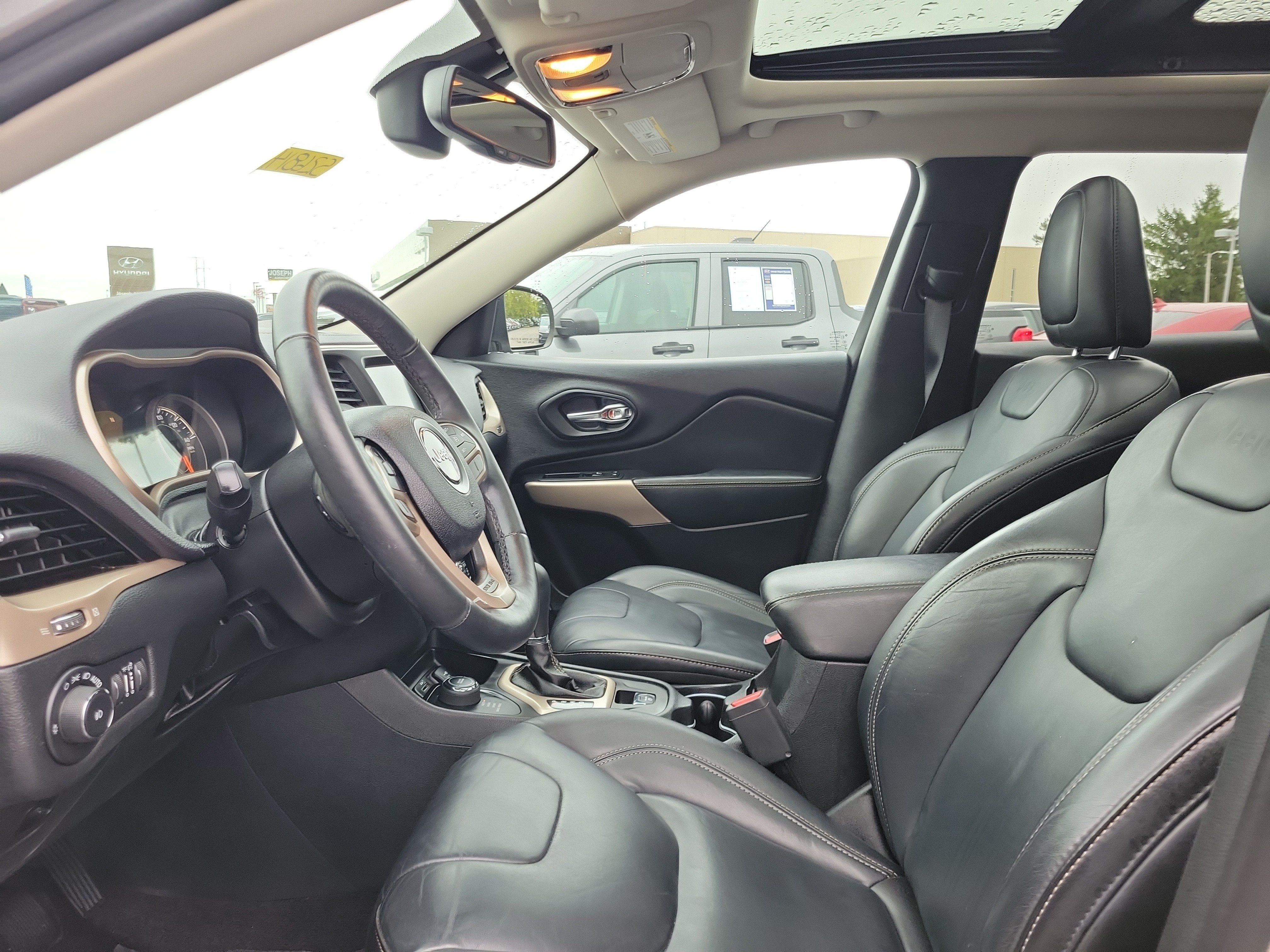 Used 2017 Jeep Cherokee Limited AWD/4WD image 15