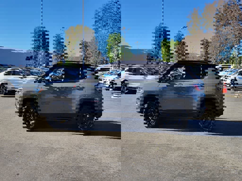 Used 2022 Jeep Compass Trailhawk w/ Trailhawk Convenience Group image 2