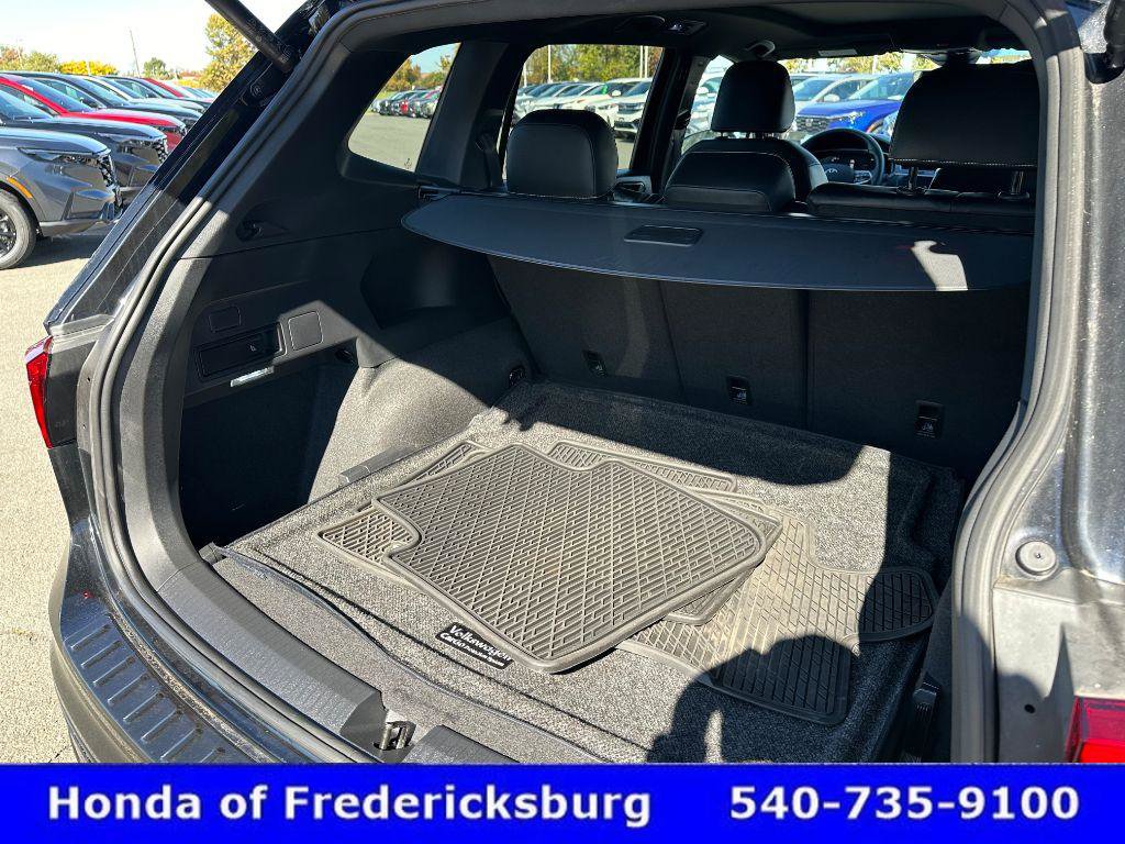 Used 2024 Volkswagen Tiguan SE R-Line image 39