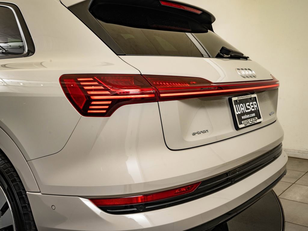 Used 2022 Audi e-tron Premium w/ Convenience Plus Package AWD/4WD image 21