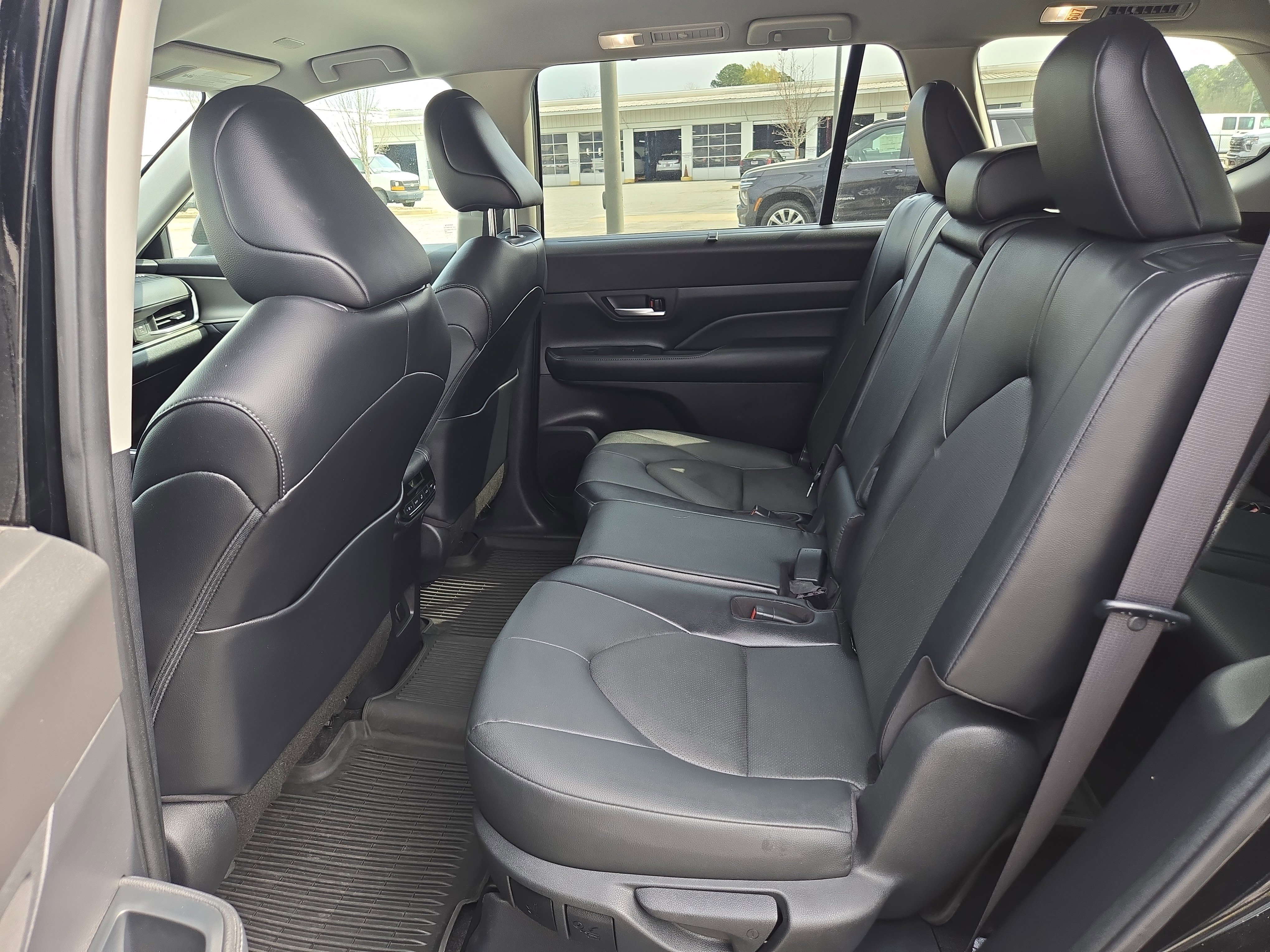 Used 2024 Toyota Grand Highlander AWD image 19