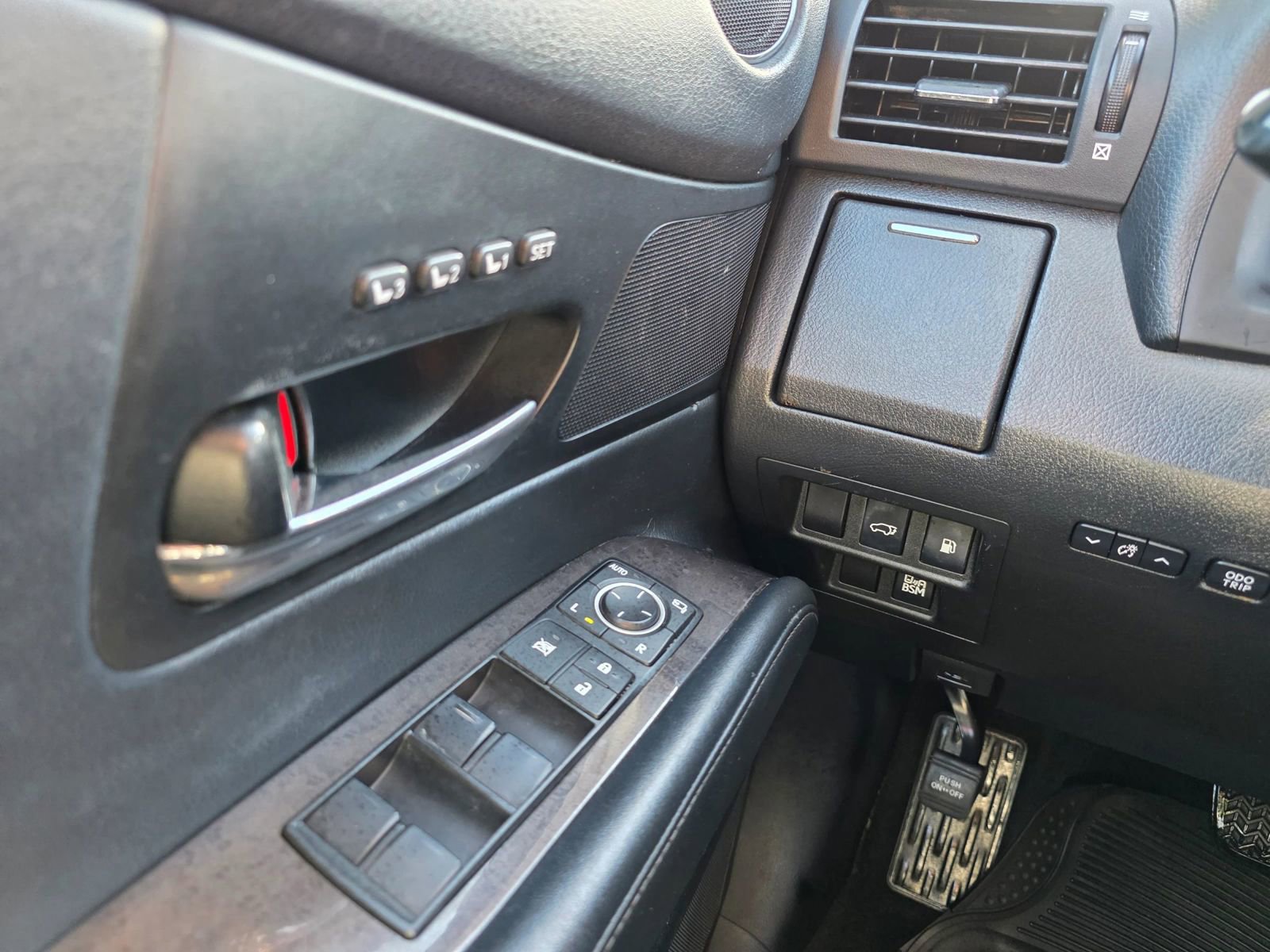 Used 2013 Lexus RX 450h AWD w/ Navigation Pkg image 19