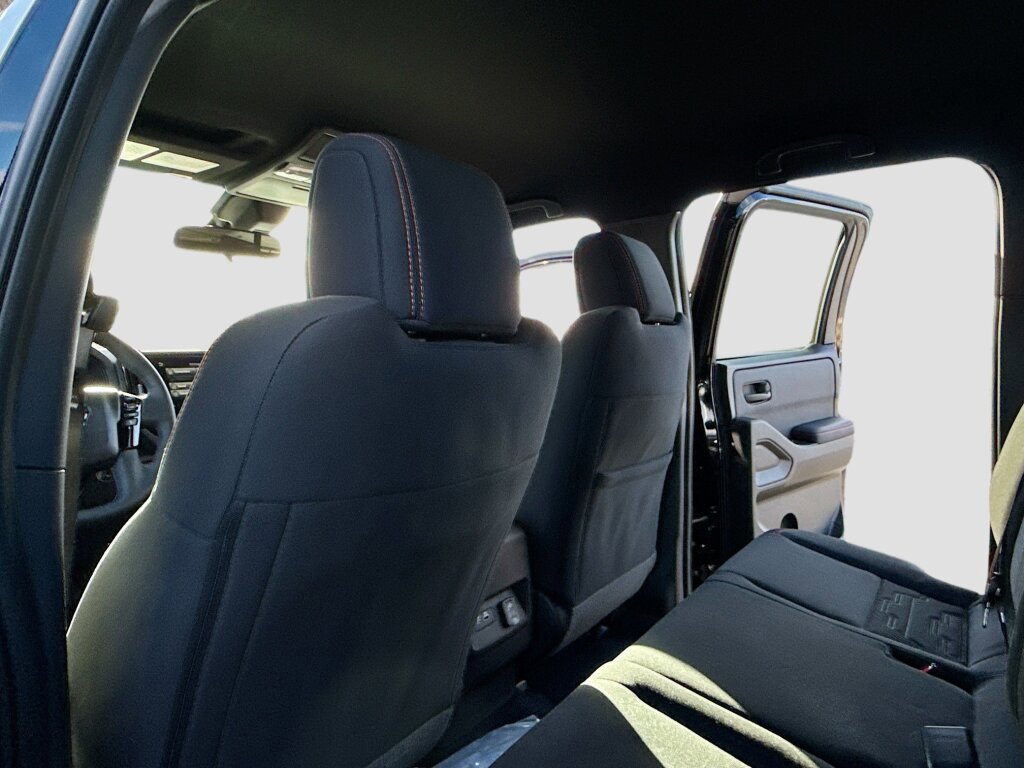 New 2026 Nissan Frontier PRO-4X w/ Pro-4x Convenience Package image 6