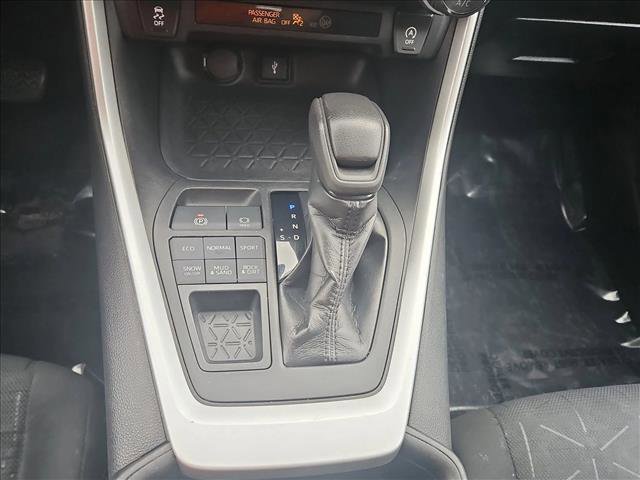 Used 2021 Toyota RAV4 XLE image 12