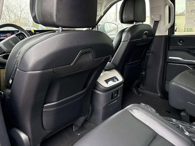 New 2026 Lincoln Navigator Premiere image 16