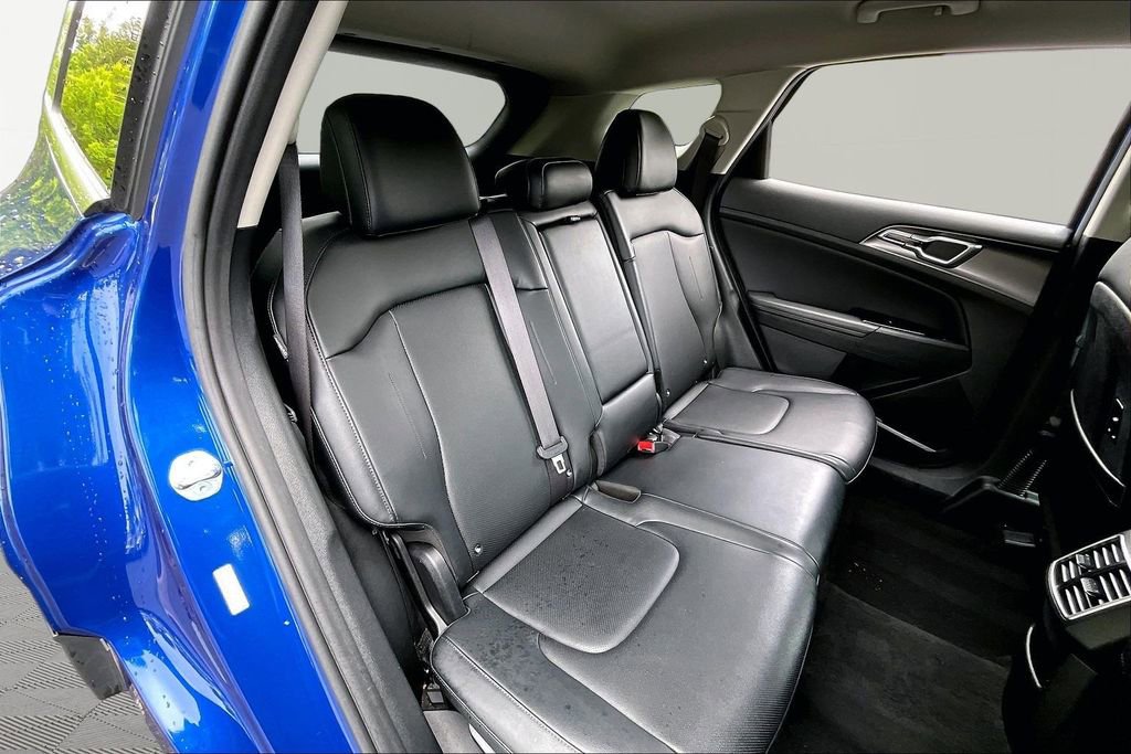Used 2024 Kia Sportage EX FWD image 17