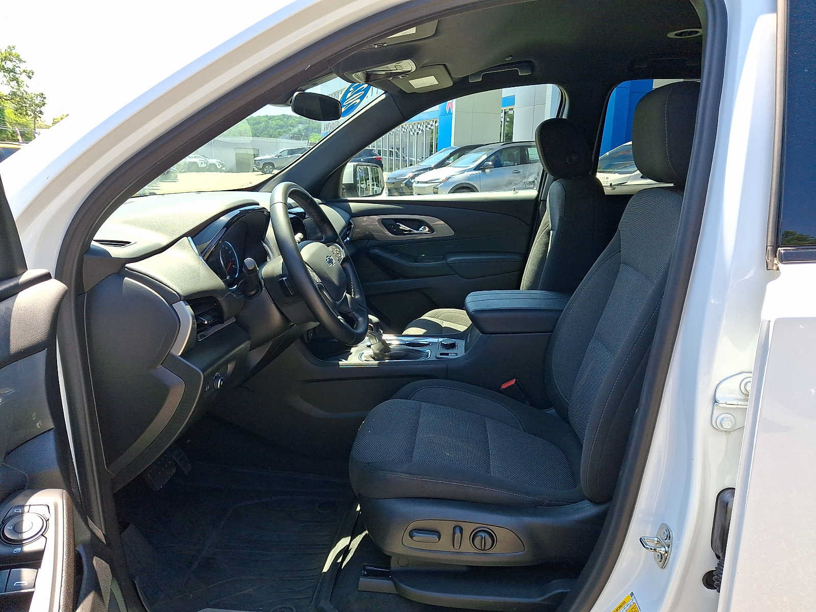 Certified 2023 Chevrolet Traverse LT w/ Midnight/Sport Edition AWD/4WD image 14