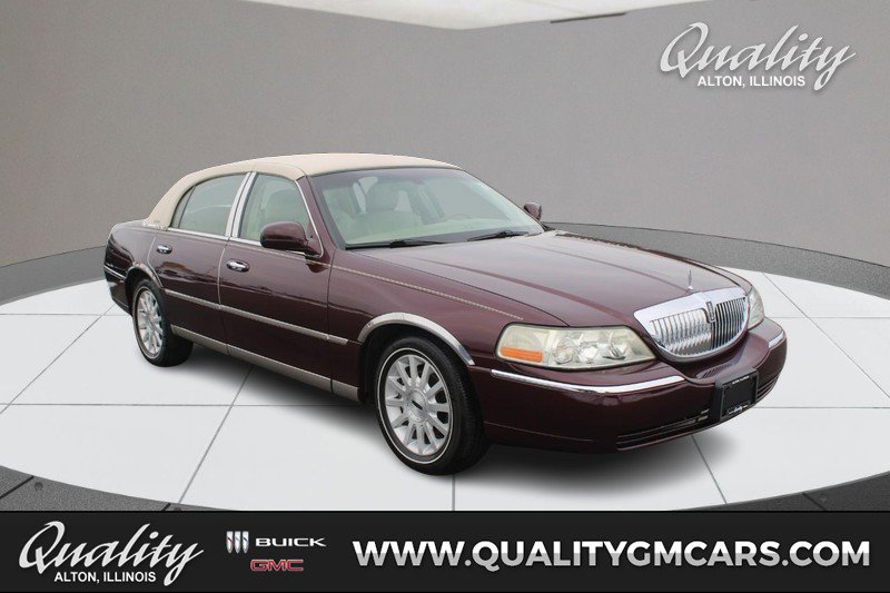 Used 2006 Lincoln Town Car Signature image 1