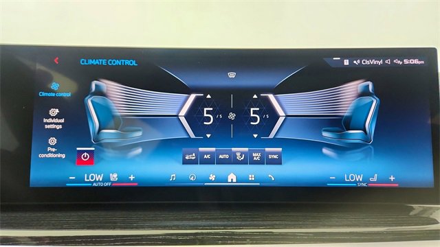 Used 2025 BMW X7 M60i image 49