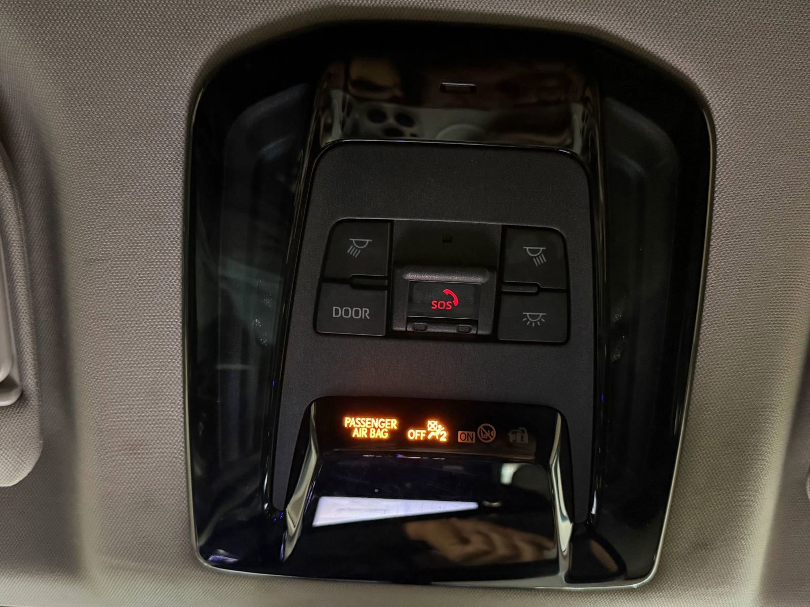 Used 2021 Toyota Venza LE image 39