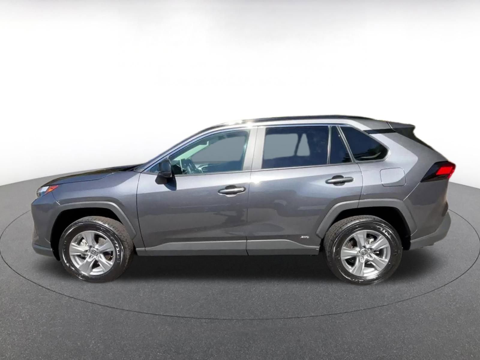 Used 2025 Toyota RAV4 LE image 9