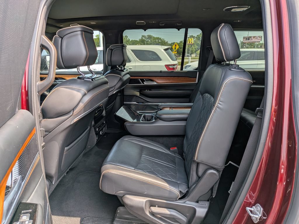Used 2024 Jeep Grand Wagoneer L Series III AWD/4WD image 19