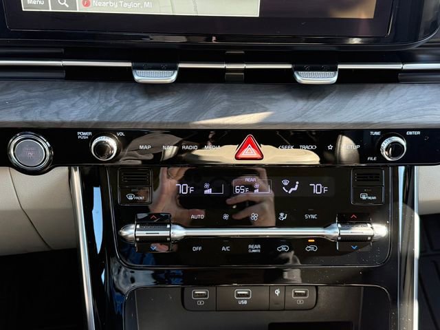 Used 2024 Kia Carnival EX FWD image 12