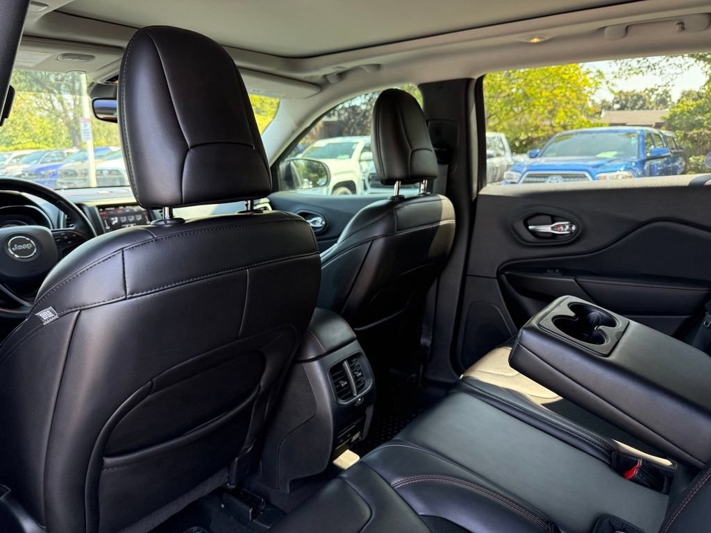 Used 2019 Jeep Cherokee Trailhawk w/ Comfort/Convenience Group AWD/4WD image 17