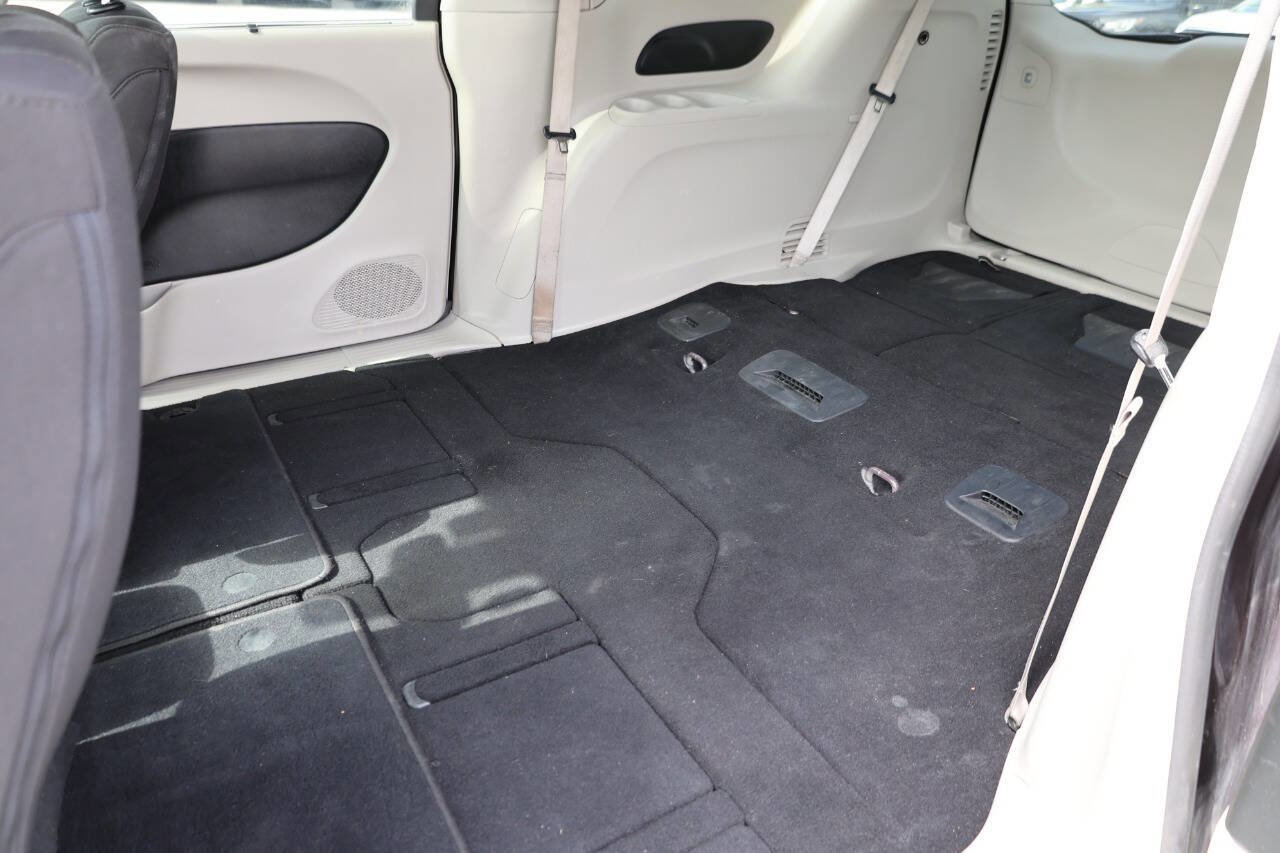 Used 2017 Chrysler Pacifica Touring Plus image 16