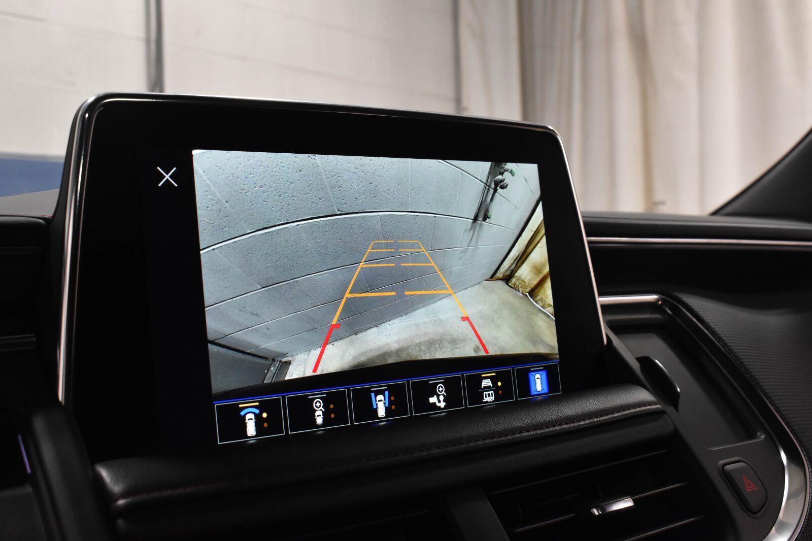 Used 2022 Chevrolet Tahoe RST w/ Luxury Package AWD/4WD image 17
