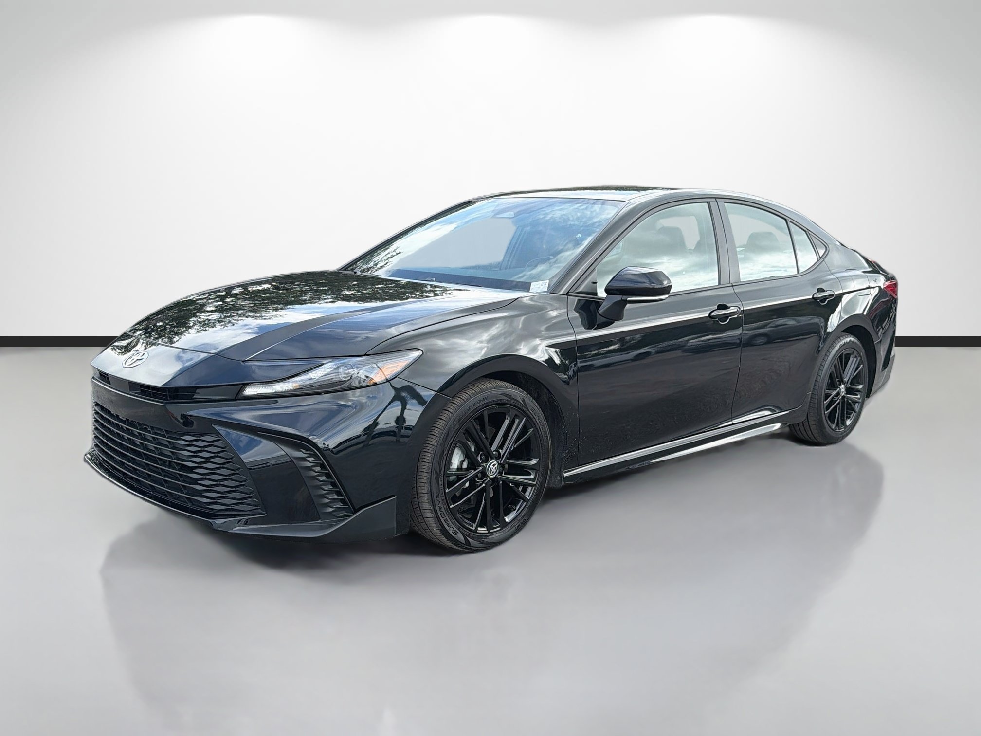 Used 2025 Toyota Camry SE FWD image 7