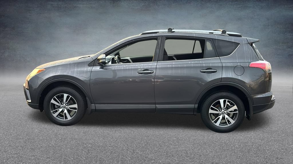 Used 2018 Toyota RAV4 XLE AWD/4WD image 4