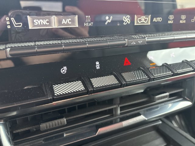 Certified 2026 GMC Hummer EV 3X w/ Carbon Fiber Edition Package AWD/4WD image 33