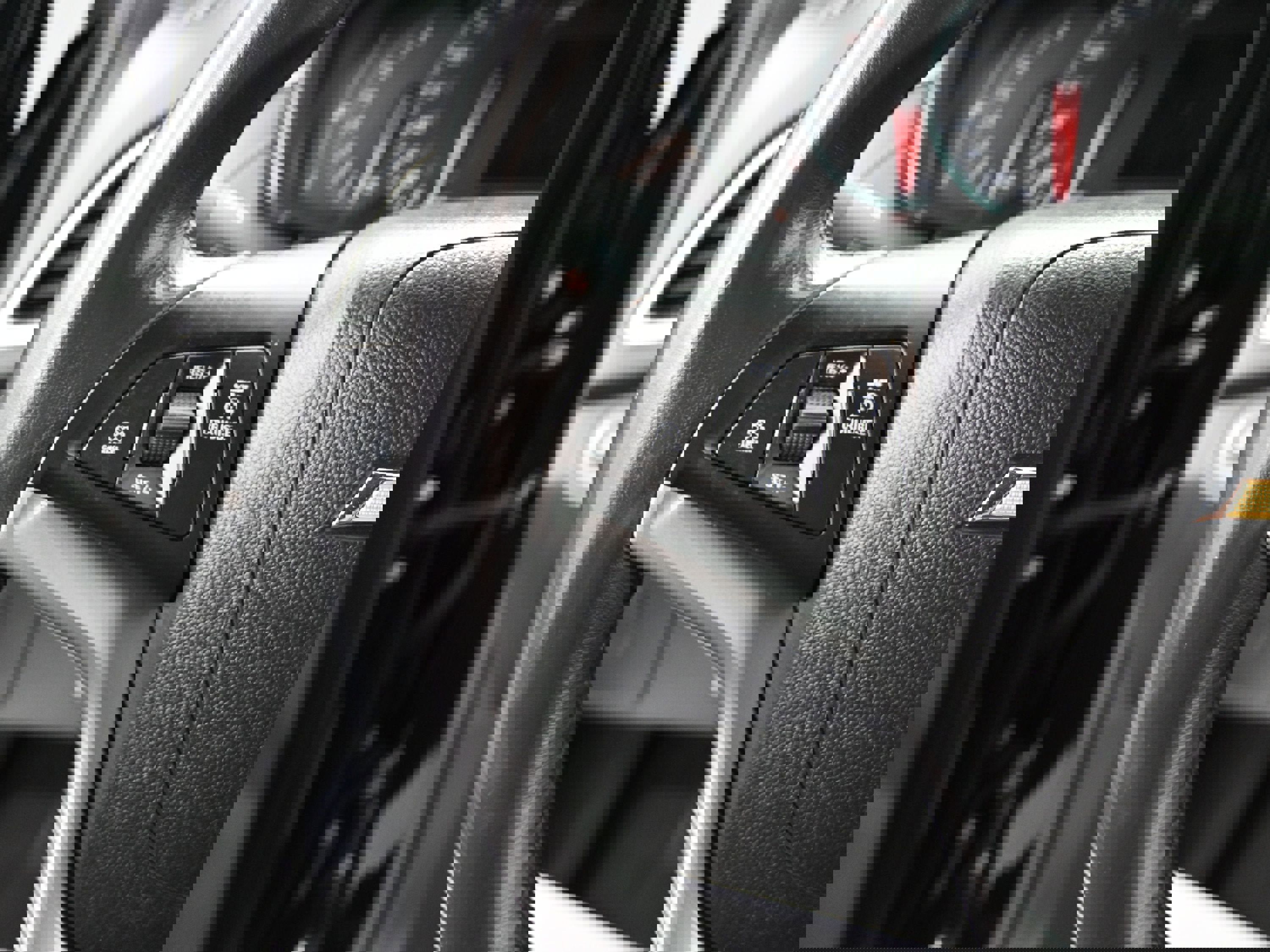 Used 2022 Chevrolet Trax LT w/ Midnight Edition image 11