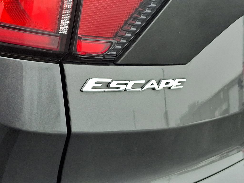 Certified 2018 Ford Escape SE image 29