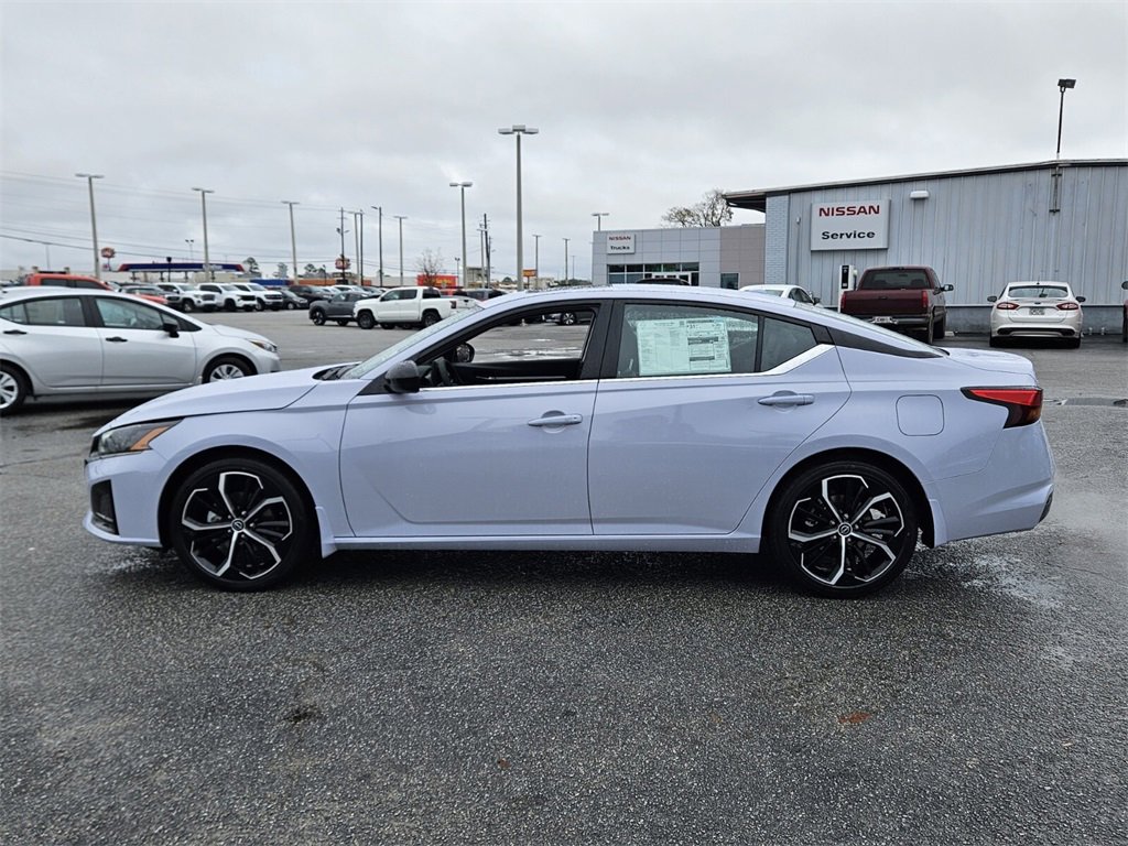 New 2025 Nissan Altima 2.5 SR image 2