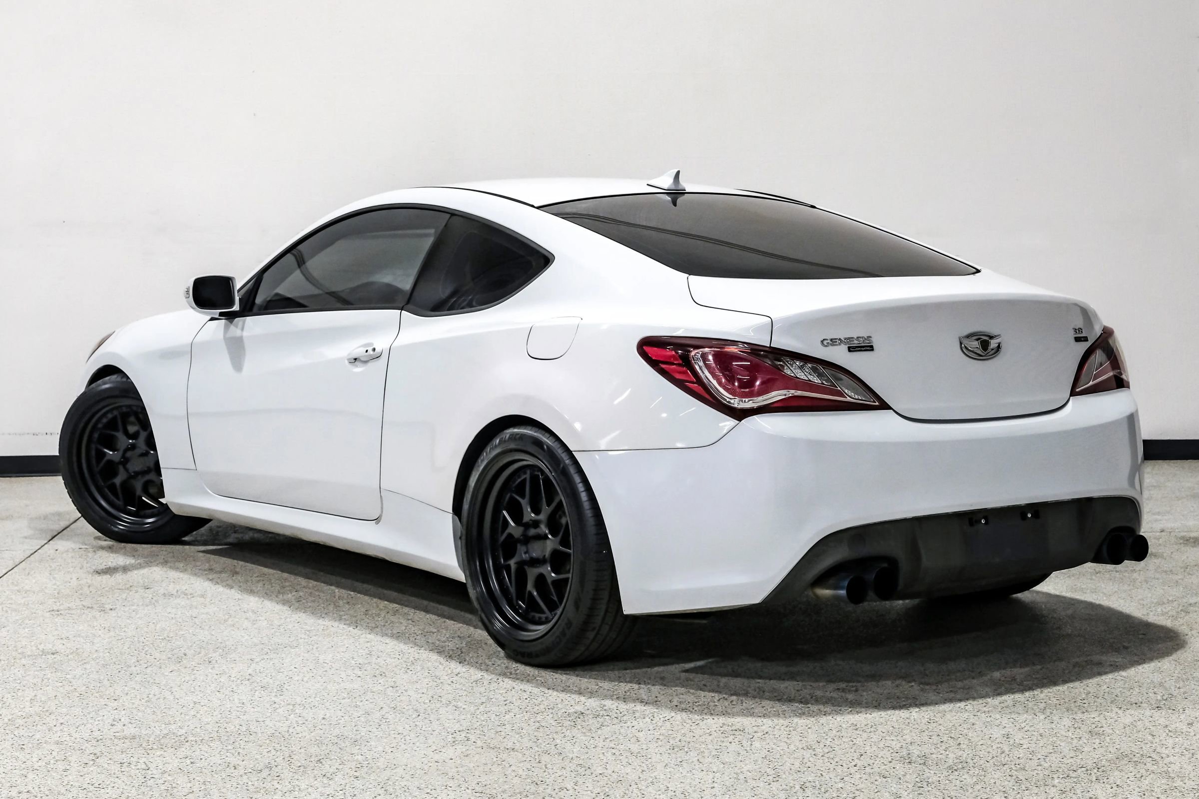Used 2016 Hyundai Genesis Coupe 3.8 image 8