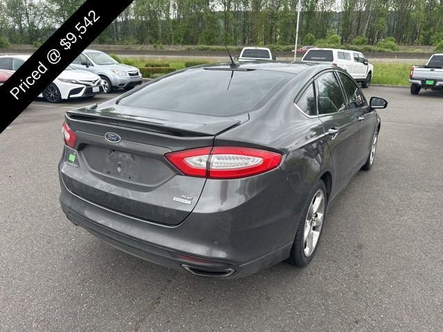 Used 2016 Ford Fusion SE FWD image 3