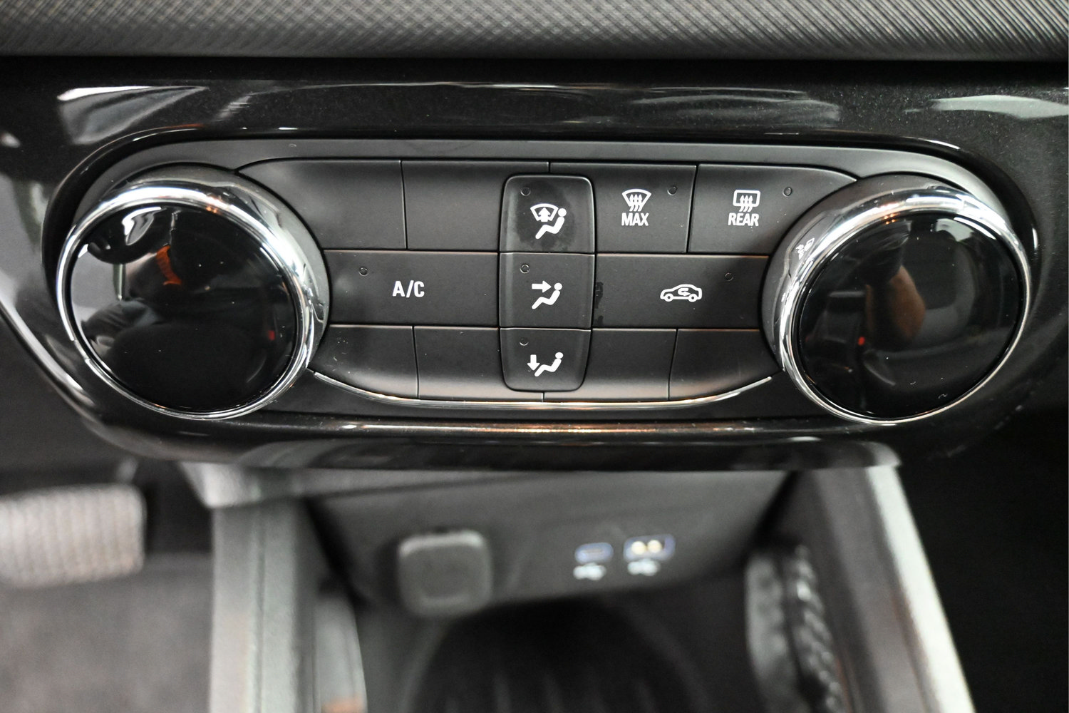Used 2025 Chevrolet TrailBlazer LT AWD/4WD image 21