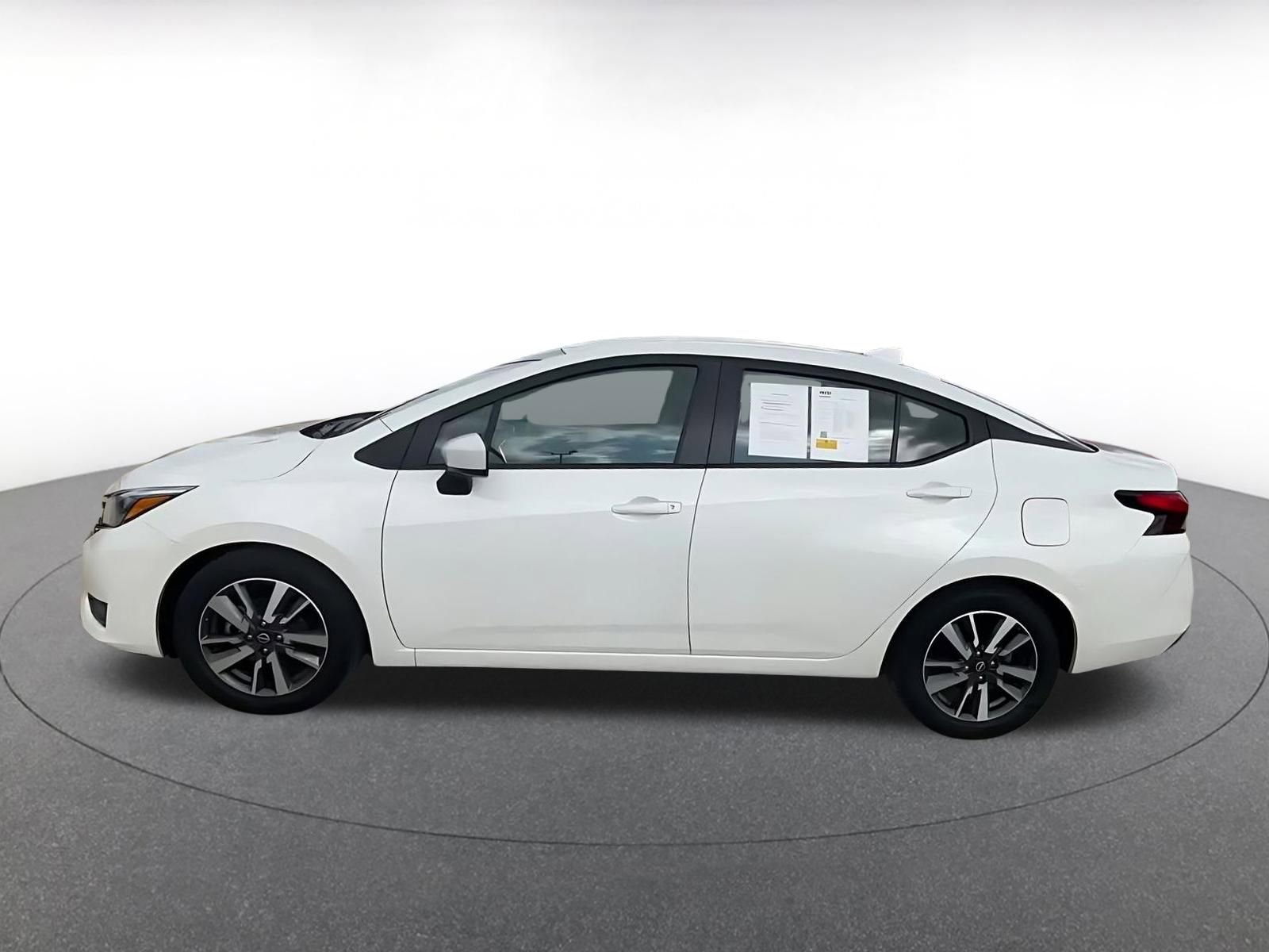 Used 2025 Nissan Versa SV FWD image 9