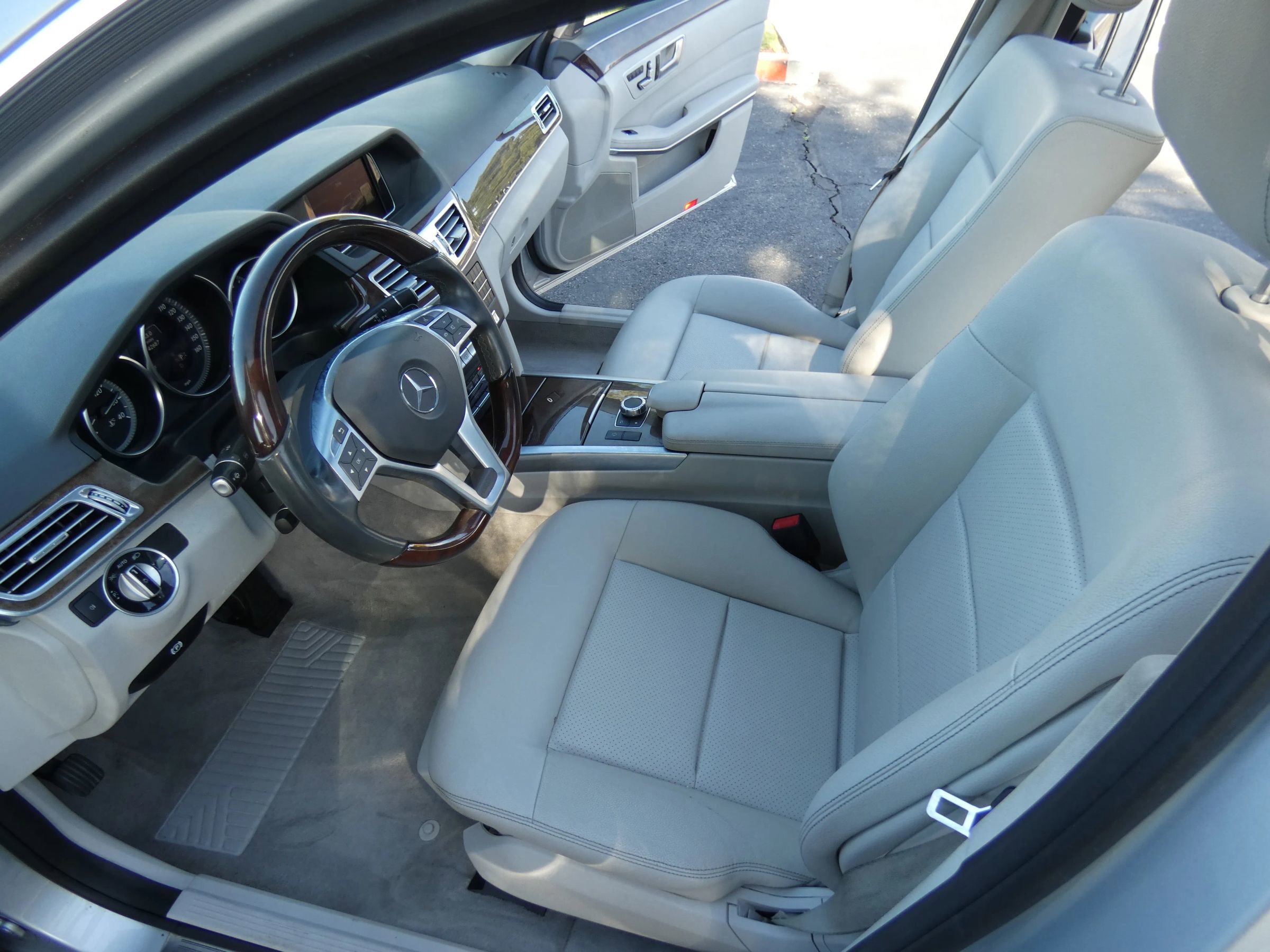 Used 2016 Mercedes-Benz E 350 Sedan w/ Premium Package image 46