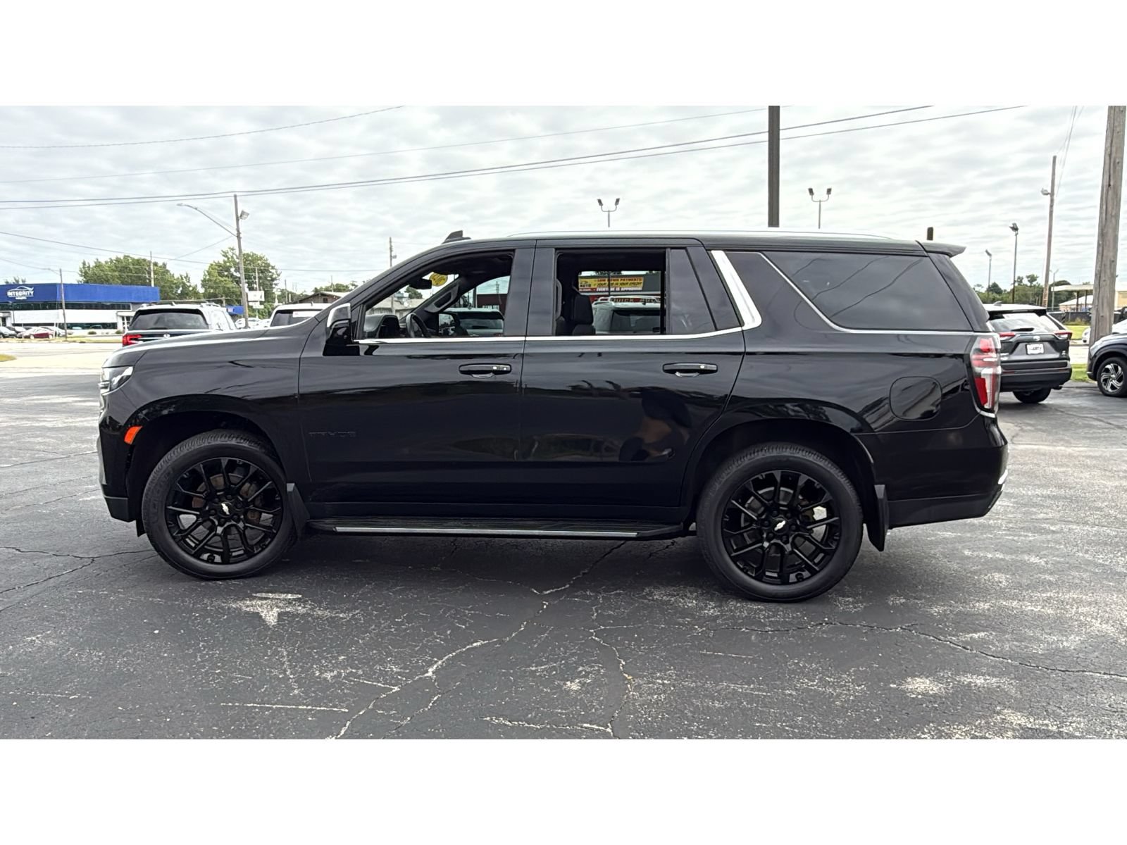 Used 2023 Chevrolet Tahoe LT w/ Luxury Package AWD/4WD image 4
